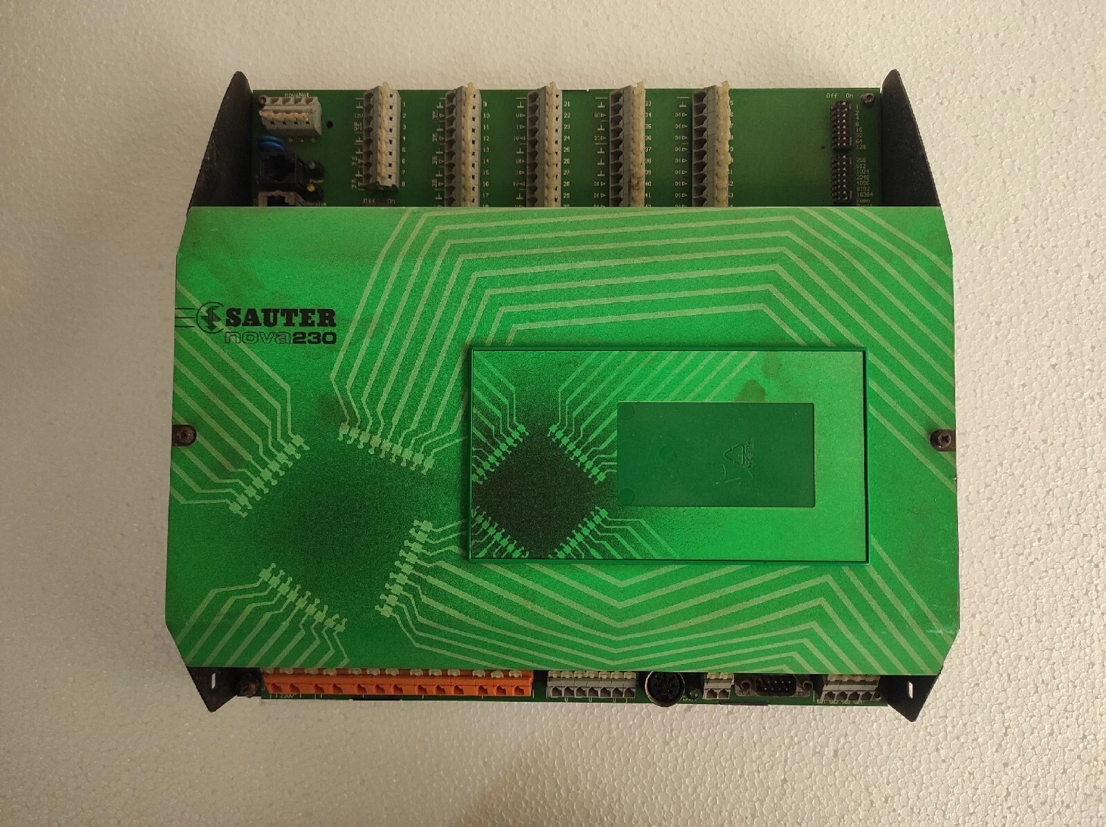 Sauter nova 230 eyl 230 f010 / Nova 230 EYL 230 F010 Compact Automation Station